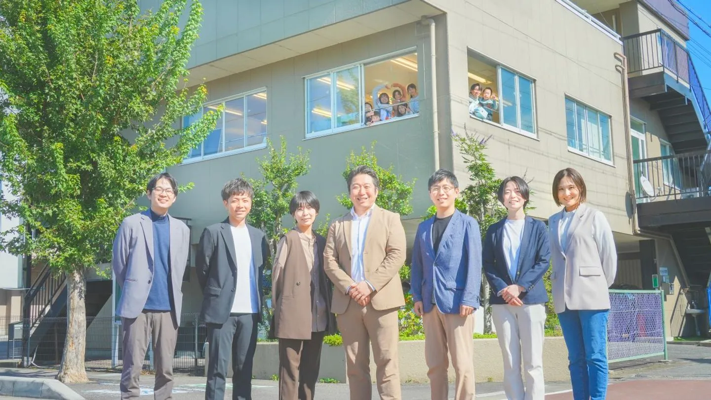 不登校児童の保護者の“付き添い時間”を“働く時間”へ